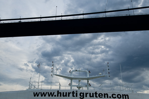 www.hurtigruten.com