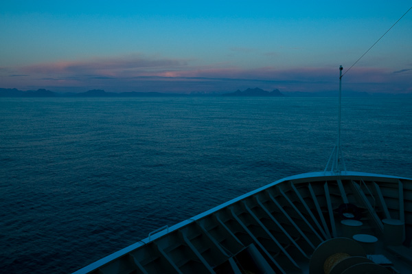 Blick auf die Lofoten um Mitternacht