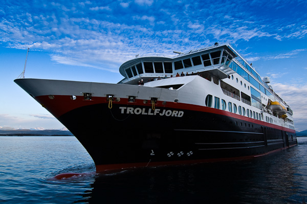 Die MS Trollfjord im Moldefjord