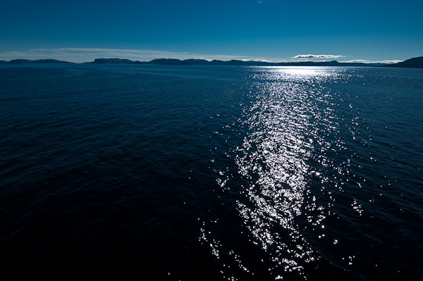 Norwegens Küste im Gegenlicht