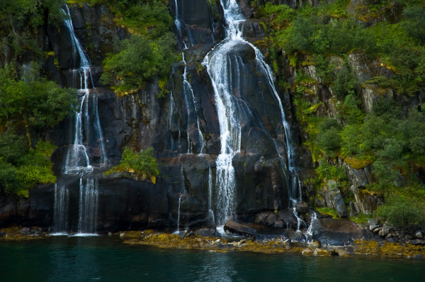 Wasserfall im Trollfjord