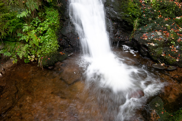 Wasserfall mit kurzer Verschlußzeit