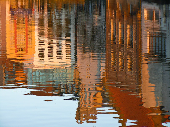 Wasserspiegelung der Häuser in Gent