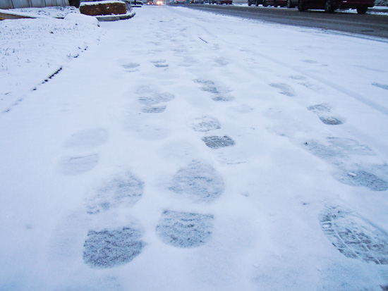 Fußspuren im Schnee