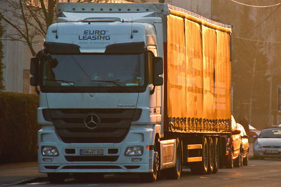 LKW in der Morgensonne