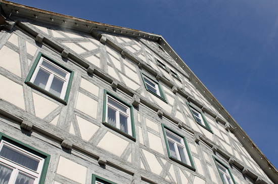 Hausfassade ohne Polfilter