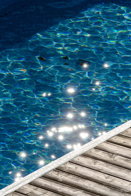 Swimming-Pool im Sonnenlicht