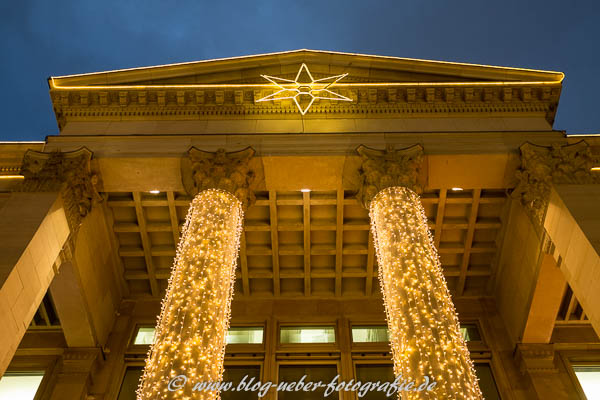 Köngisbau Stuttgart mit Weihnachtsstern