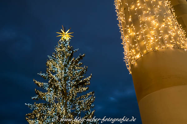 Weihnachtsbaum mit Lichterketten