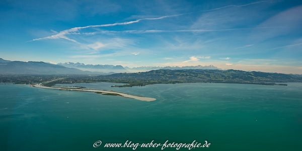 Bodensee mit Zufluß des Rhein mit Blick auf die Schweiz