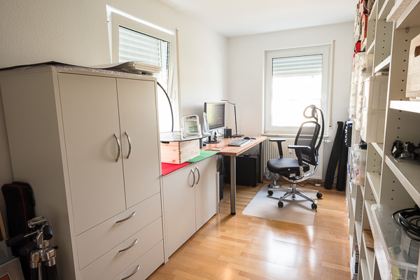 Arbeitszimmer + Fotostudio mit neuen Möbeln