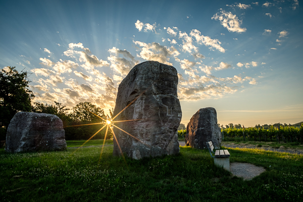 Gegenlicht mit Sonnenstern und Gottesstrahlen