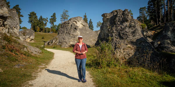 Wanderin im Felsenmeer Wental